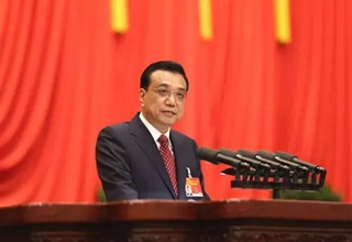 李克强:站在“互联网+”风口上 会使经济飞起来