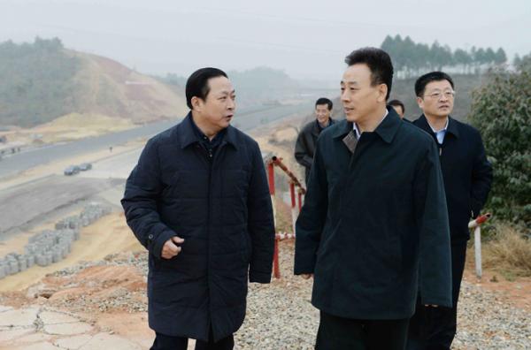 加快打造引领经济转型升级发展新引擎3.jpg