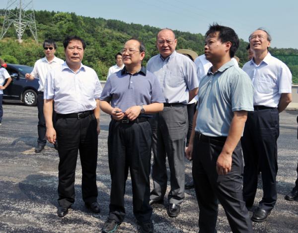 鹿心社在考察高速公路等项目时指示 加快交通建设 推进发展升级1.jpg