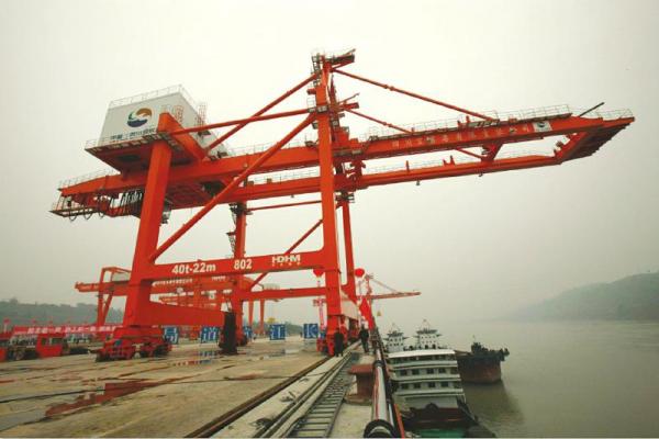 发挥港口优势 打破物流局限9c.jpg
