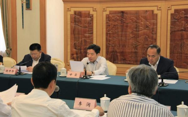 甘霖在南宁主持召开座谈会时对企业提出：“支持走出去，欢迎回家来”4.jpg
