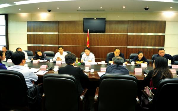甘霖主持召开中国西部（四川）进口展暨国际投资大会专题会议.jpg